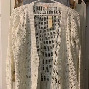 ♻️DONATING SOON. Cream cool sweater